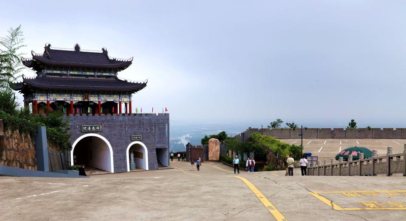 小城寻幽  ， 陶都拾韵