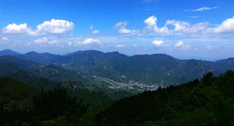 老小孩三伏天自驾逛山景