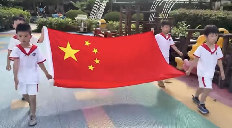 《国旗下寄语，银龄寄初心》 —...