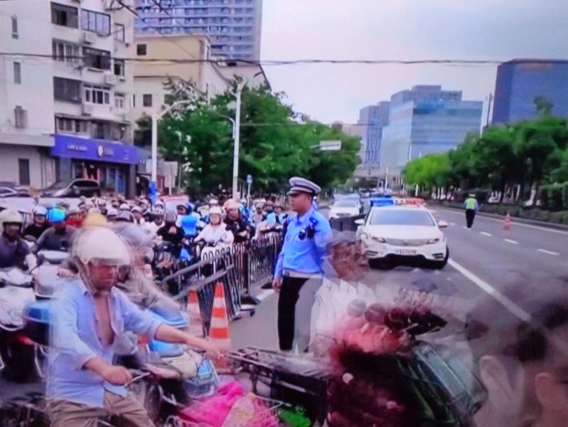 摒弃低俗 倡导高雅