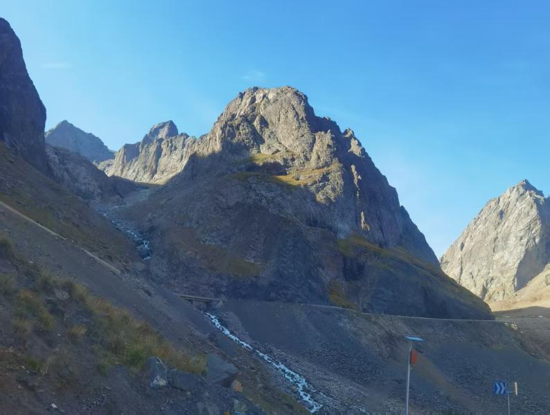 穿越天山，见证独库公路的艰险与...