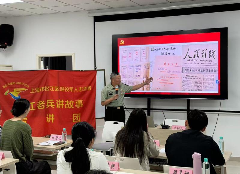 红色故事润初心   雏鹰启航担...