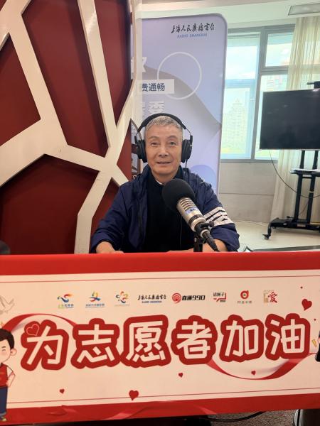 《走进电台直播间，讲述重阳志愿...