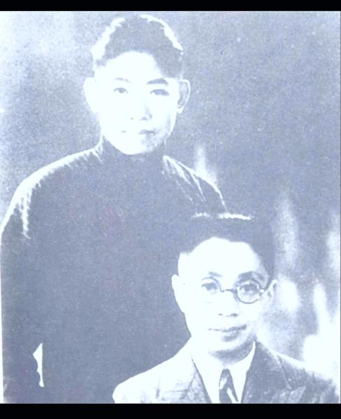 陪高会长看丁聪馆（徐建国）